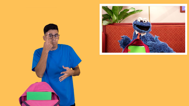 Still image from: Plaza Sésamo in ASL: Familia permanecer unida en emergencia, papá de Comegalletas te aconseja (Spanish)