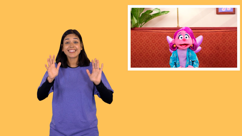 Still image from: Plaza Sésamo in ASL: Maggie, la mamá de Abby, te explica qué es un punto de encuentro (Spanish)