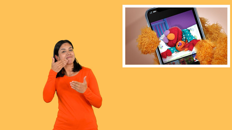 Still image from: Plaza Sésamo in ASL: Mae sabe que todos podemos reponernos de los momentos difíciles (Spanish)