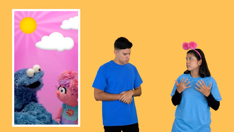 Still image from: Plaza Sésamo in ASL: Abby y Comegalletas hablan de sus emociones (Spanish)