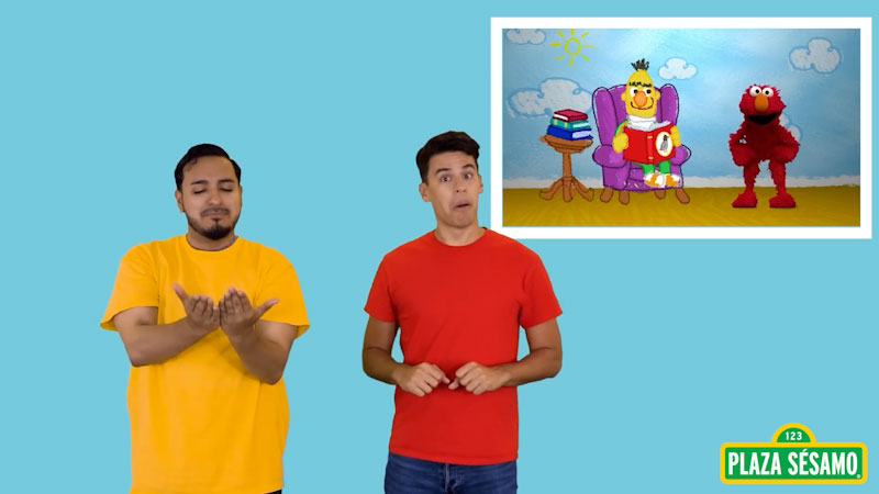 Still image from: Plaza Sésamo in ASL: Elmo aprende sobre los libros | El mundo de Elmo (Spanish)