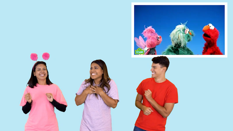 Still image from: Plaza Sésamo in ASL: Canta con Elmo - Si estas feliz y lo sabes (Spanish)