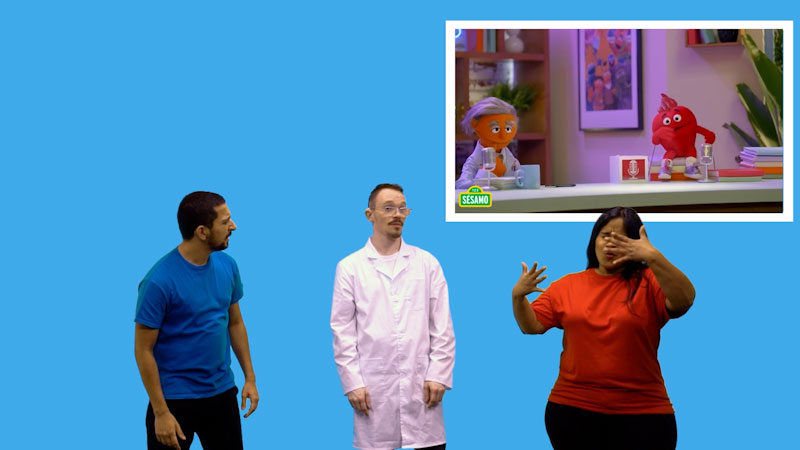 Still image from: Plaza Sésamo in ASL: Archibaldo descubre una forma de ejercitarse (Spanish)